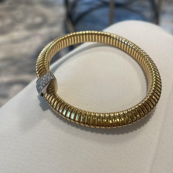 Afarin Collection Tubogas Diamond Bypass Cuff Bangle Bracelet in 18k - Picture 12 of 16